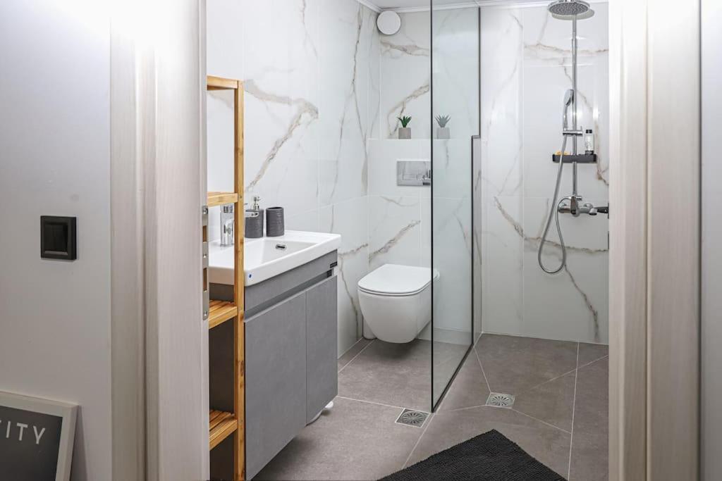 Ammira Mare Apartment อาเยีย เปลาเยีย ภายนอก รูปภาพ